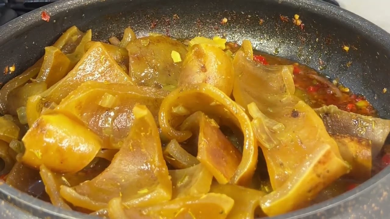 Ponmo Alata / peppered Kpomo recipe background