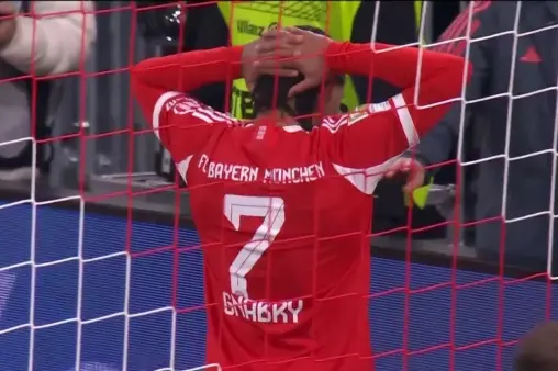 [Highlights] Kalle cuts inside and crosses to the far post, Gnabry's follow-up shot is scuffed