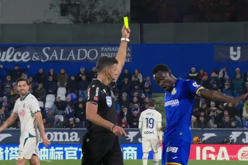 [Highlights] Lost his temper! Daconum fouls opponent and argues with referee, gets yellow card