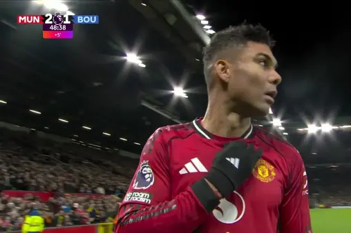 [Goal] In great form! Casemiro's header forces goalkeeper to fumble, ball slides into net