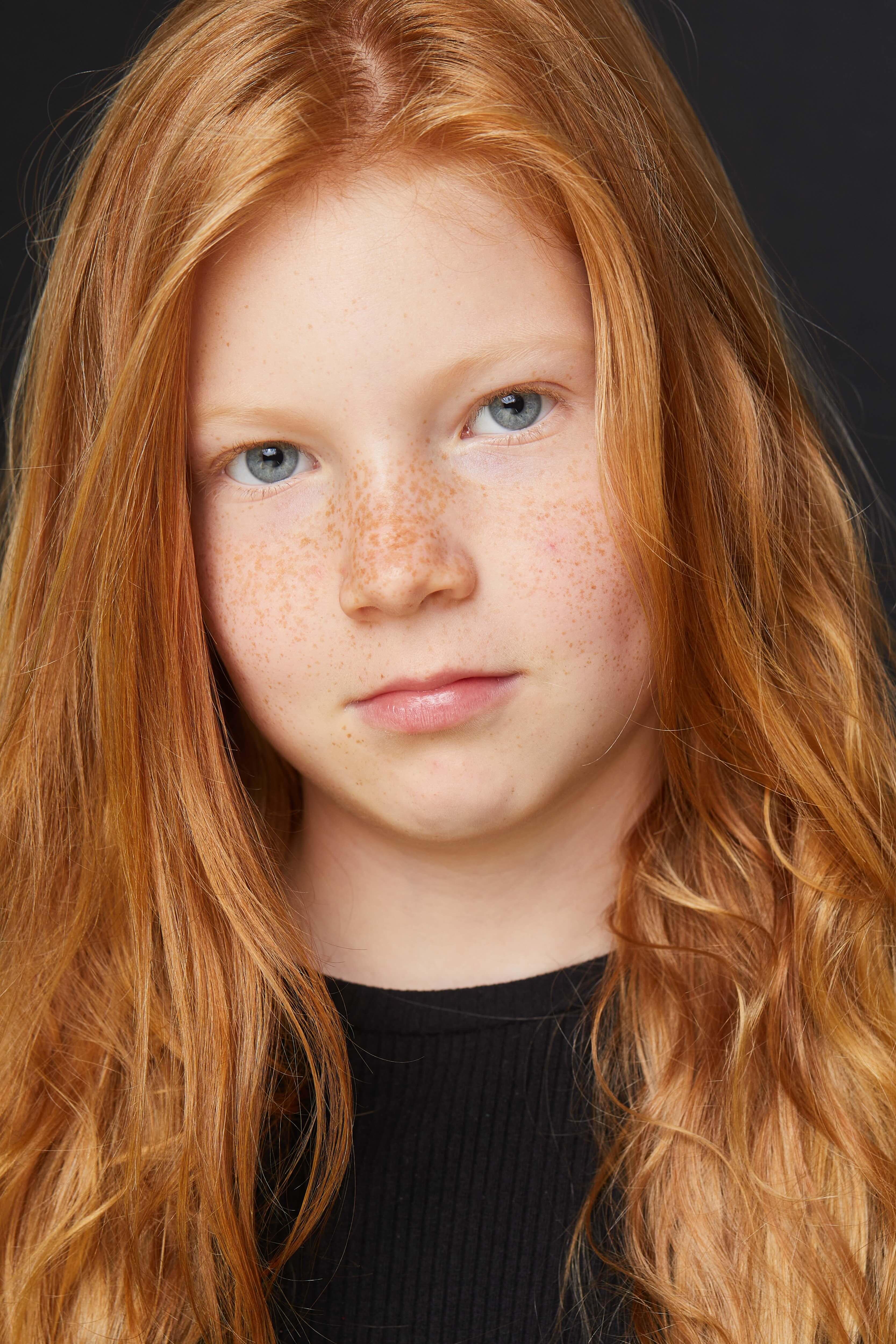 actor Nikole Filatova large photo