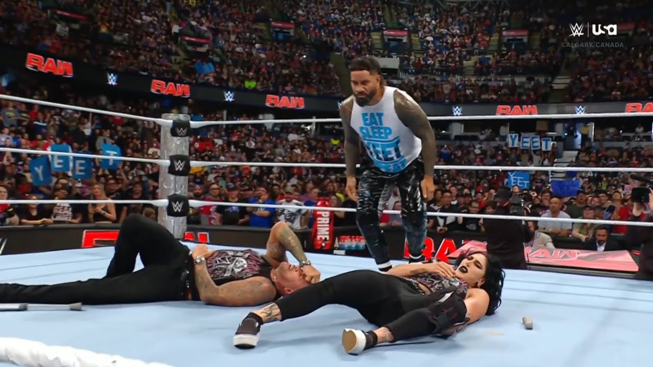 Jey Uso saves Rhea Ripley - WWE RAW 9/09/2024 background