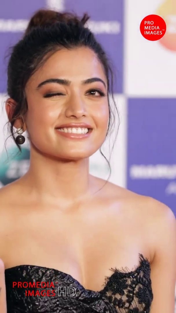 Rashmika Mandanna shows her RAUNCHY THIGHS at Zee Cine Awards 2023 background