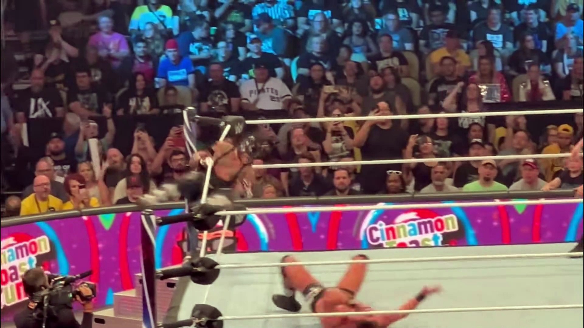 Rey Mysterio vs Austin Theory - WWE US CHAMPIONSHIP FULL MATCH background