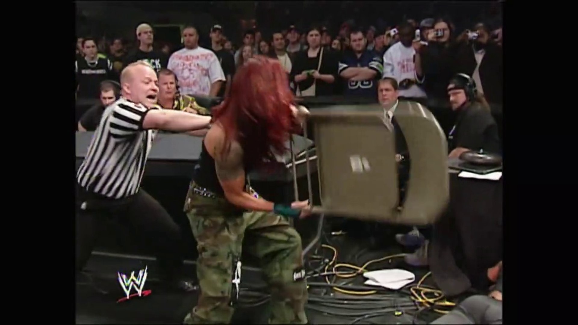WWE Survivor Series 2004 - Lita vs Trish Stratus