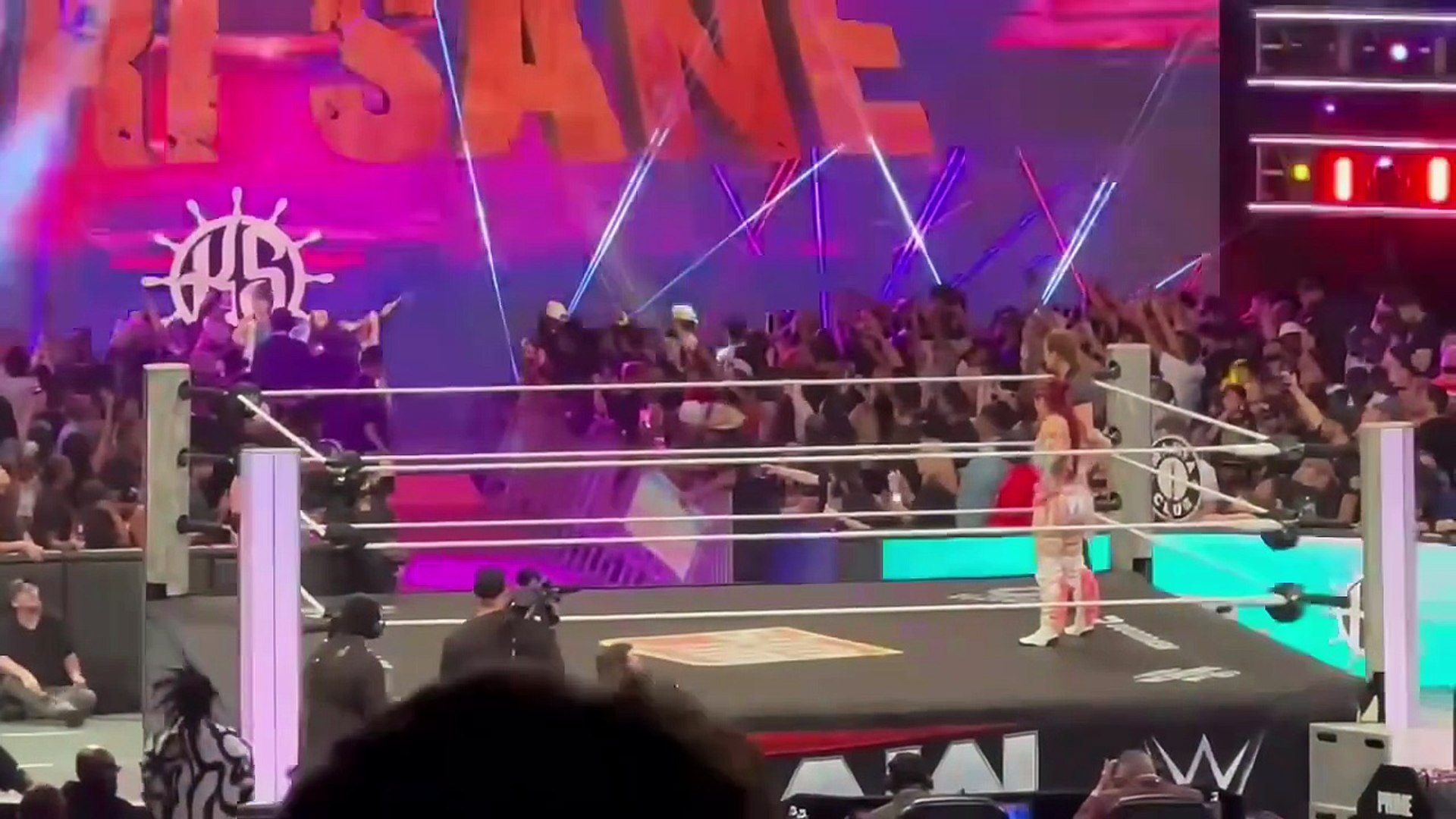 Kairi Sane vs Iyo Sky - WWE Raw 10/6/2025 background