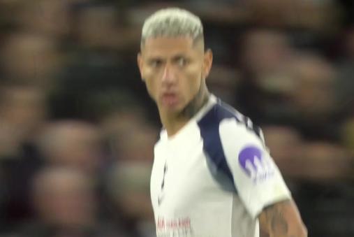 [Goal] Scores just after coming on! Van Dijk misses his clearance, Richarlison fires home