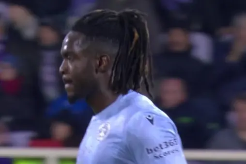 [Goal] Pull one back! Solé cuts inside and curls a world-class shot into the top corner