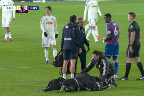 [Highlights] Ouch! Calvert-Lewin and Guehi collide heads, both receive treatment