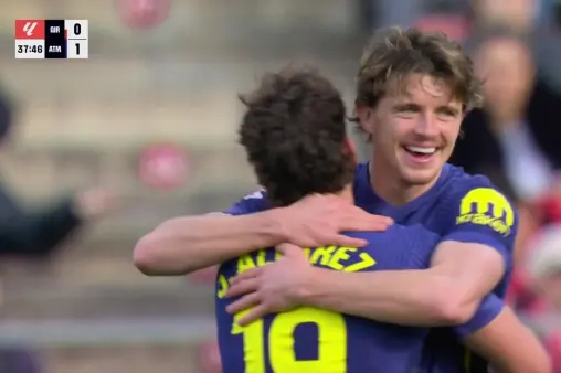 [Goal] Gallagher cuts inside and curls a shot, Rice's clearance error leads to a deflected goal