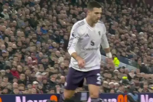 [Highlights] The Power of the Captain! Dalot Cuts Inside and Curves a Shot, Saved Brilliantly by Martinez