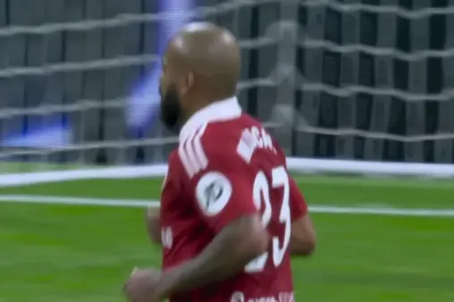 [Highlights] Marcao's fierce tackle earns a yellow card