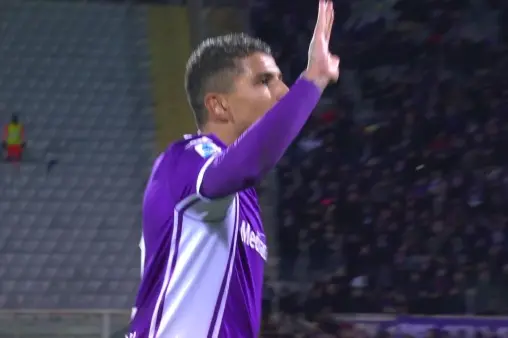 [Goal] Perfect curve! Guðmundsson beats defender and blasts a world-class shot into the top corner