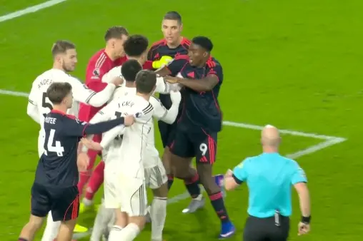 [Highlights] Conflict erupts! Milenkovic不满 with defense leads to scuffle, gets yellow card