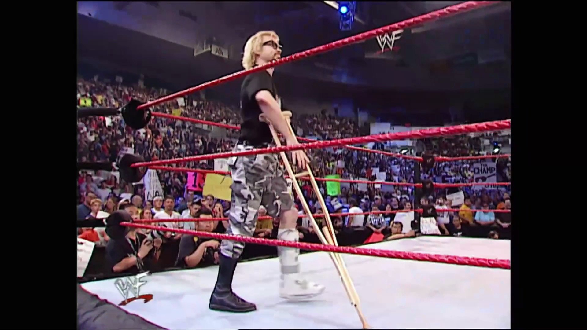 WWE Raw 2001 Episode 29