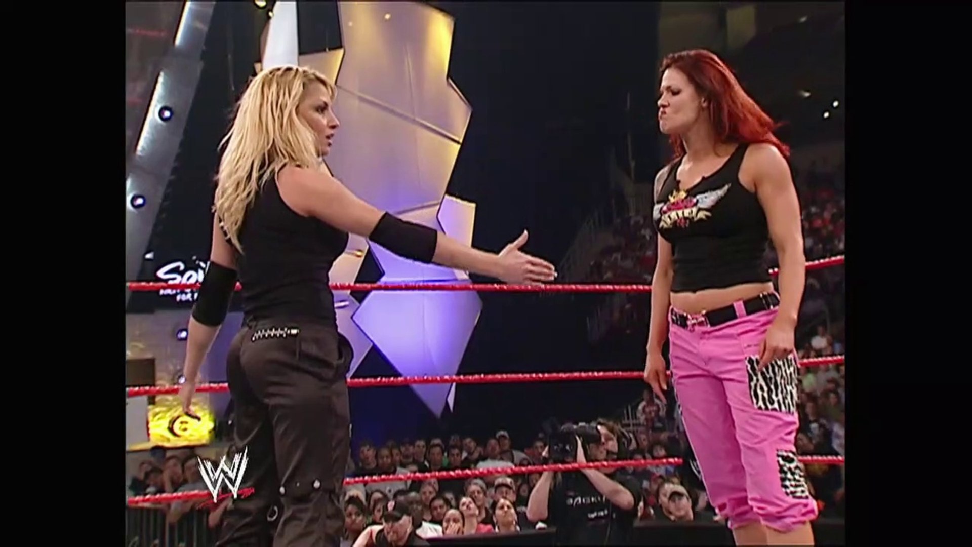WWE Raw - Women's Battle Royal - 04.05.2004 background