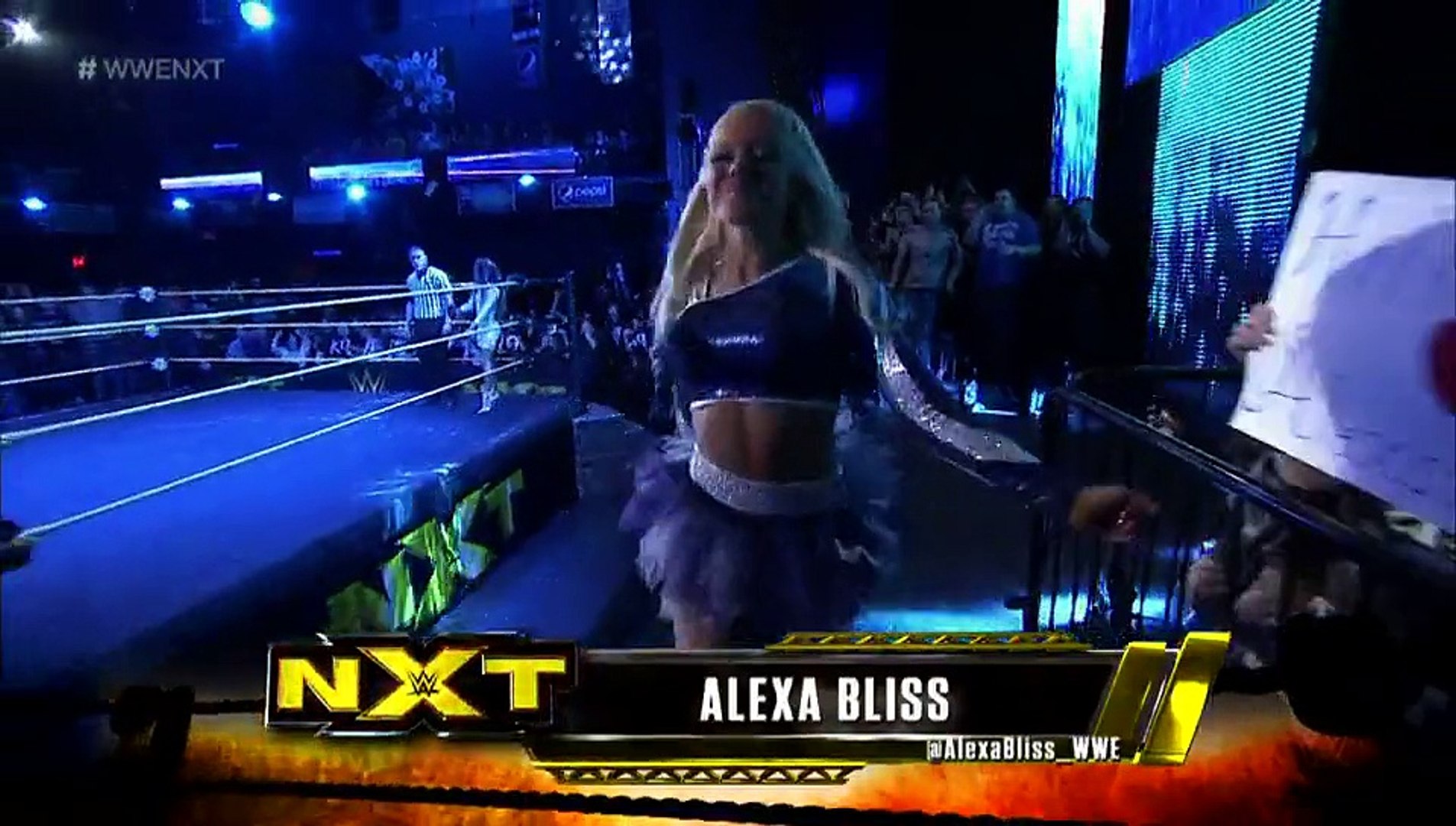 Alexa Bliss vs Sasha Banks