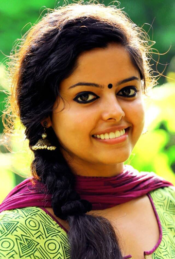 actor Revathy Sivakumar large photo