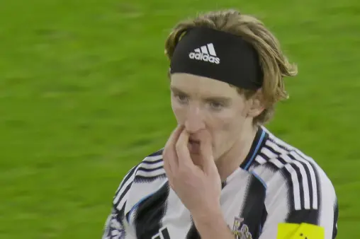 [Highlights] Failed to control! Barnes' low cross from the wing, Gordon's first-time shot sends the ball over the stand