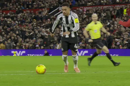 [Highlights] Fainting-style shot! Ramsey cuts inside, falls, and pokes the ball, which is blocked