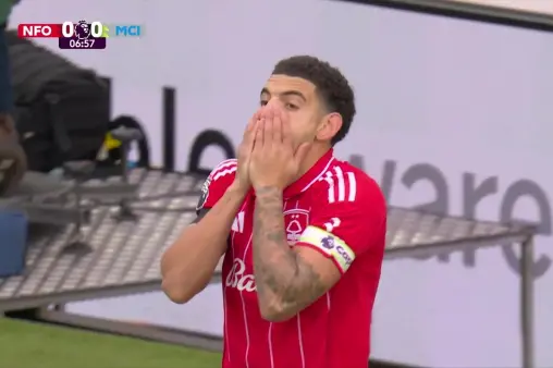 [Highlights] No touch! Hudson-Odoi cuts inside and crosses, ball slides past the goal