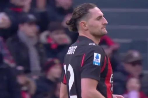 [Highlights] Let's try a shot too! Chukwuemeka passes to Rabiot, whose long-range effort goes wide