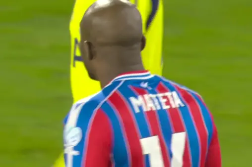 [Highlights] Mateta receives a brilliant pass from Walton and attempts a drive, but the ball slides wide of the goal