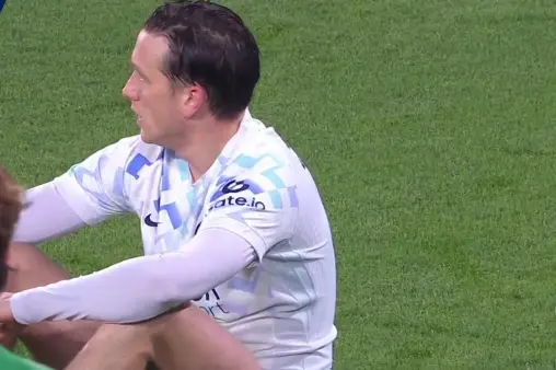 [Highlights] Zielinski's grounded cross after falling is cleared out of bounds by a defender