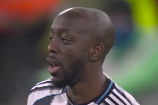 [Goal] Finding form! Visser scores in a box scramble to breach the defense