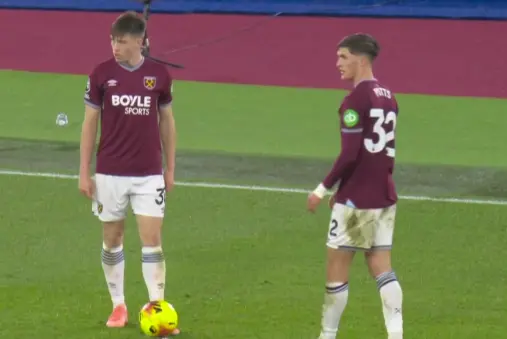 [Highlights] The Wall of Sighs! Bowen's header saved by Flekken's diving stop