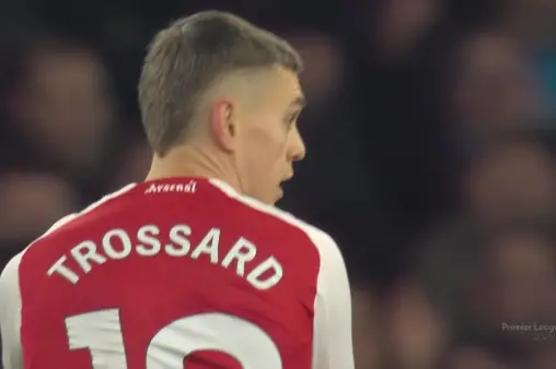 [Highlights] A quick attempt! Trossard cuts inside and shoots low, saved by Martinez