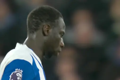 [Goal] Kilman's tackle on Minta in the box leads to a penalty, Welbeck converts