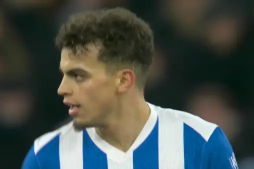 [Highlights] Testing the goalkeeper? Ayari takes a quick free kick towards the goal, saved by the keeper