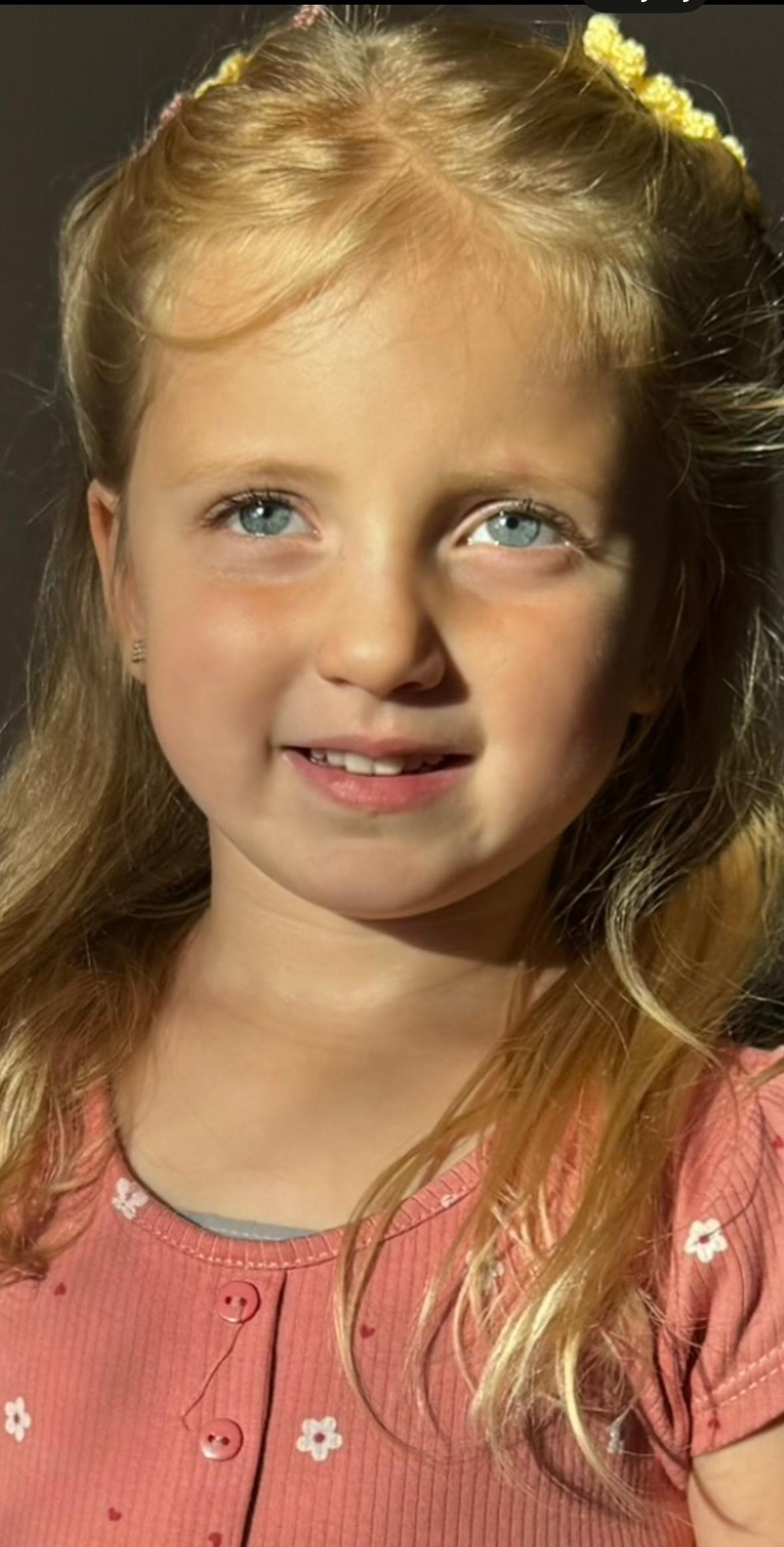 actor Inaya Ulgen large photo