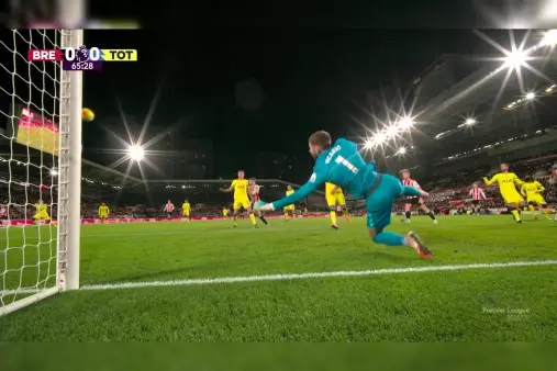 [Highlights] Janelt heads the cross towards goal, Vicario makes a flying save