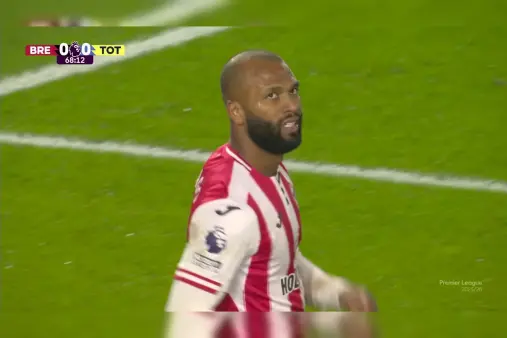 [Highlights] Kayode's backheel pass to Thiago, who blasts the shot over