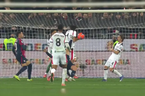 [Highlights] Let's try it! Kelechi Iheanacho's bicycle kick in the box hits Ritchie and goes wide of the near post