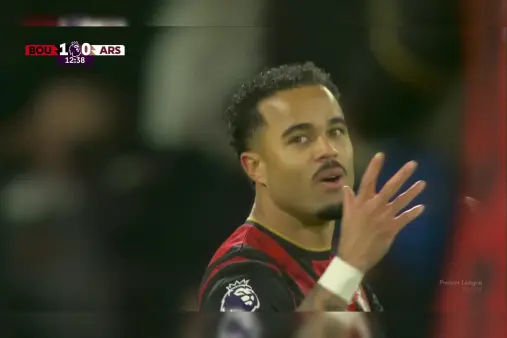 [Highlights] Aimed for the corner! Kluivert's high-quality long-range shot just wide