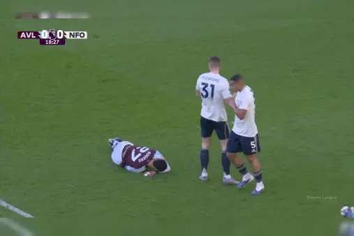 [Highlights] Rodgers and Murillo collide while contesting the ball, former lies on the ground in pain