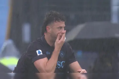 [Goal] A graceful header! Politano delivers a precise cross, Rahmani scores with a header