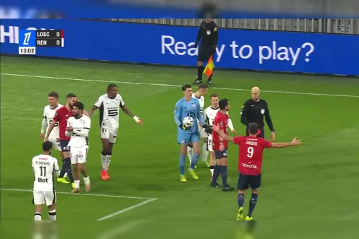 [Red Card] Down to 10 men! Alessandro fouls Embolo, sent off with straight red