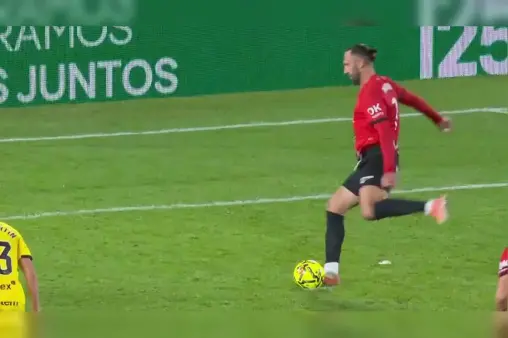 [Goal] Still in the balance! Muriqui wins a penalty in the box, then converts it