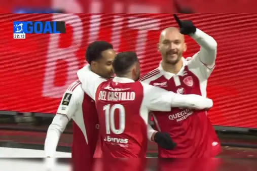 [Goal] Breaks the deadlock! Aaronsen scores with a brilliant heel flick after receiving Lascary's assist