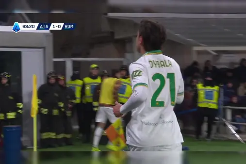 [Highlights] Wesley's cut-back pass, Dybala's close-range effort just over the bar