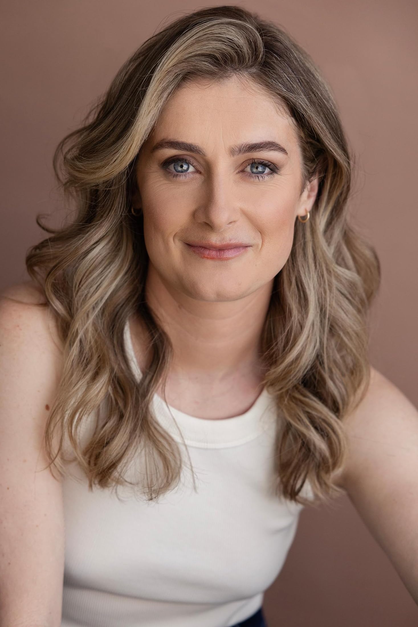 actor Lauren Gibson large photo