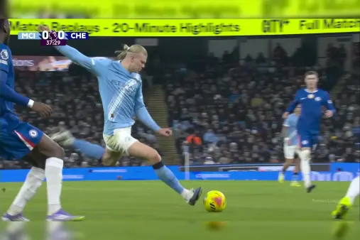 [Highlights] Incredible save! Haaland's powerful strike from the edge of the box is brilliantly parried by Jonsson