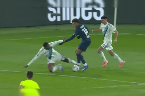 [Highlights] Penalty cancelled! Doue goes down at the edge of the box, referee reverses decision after VAR review