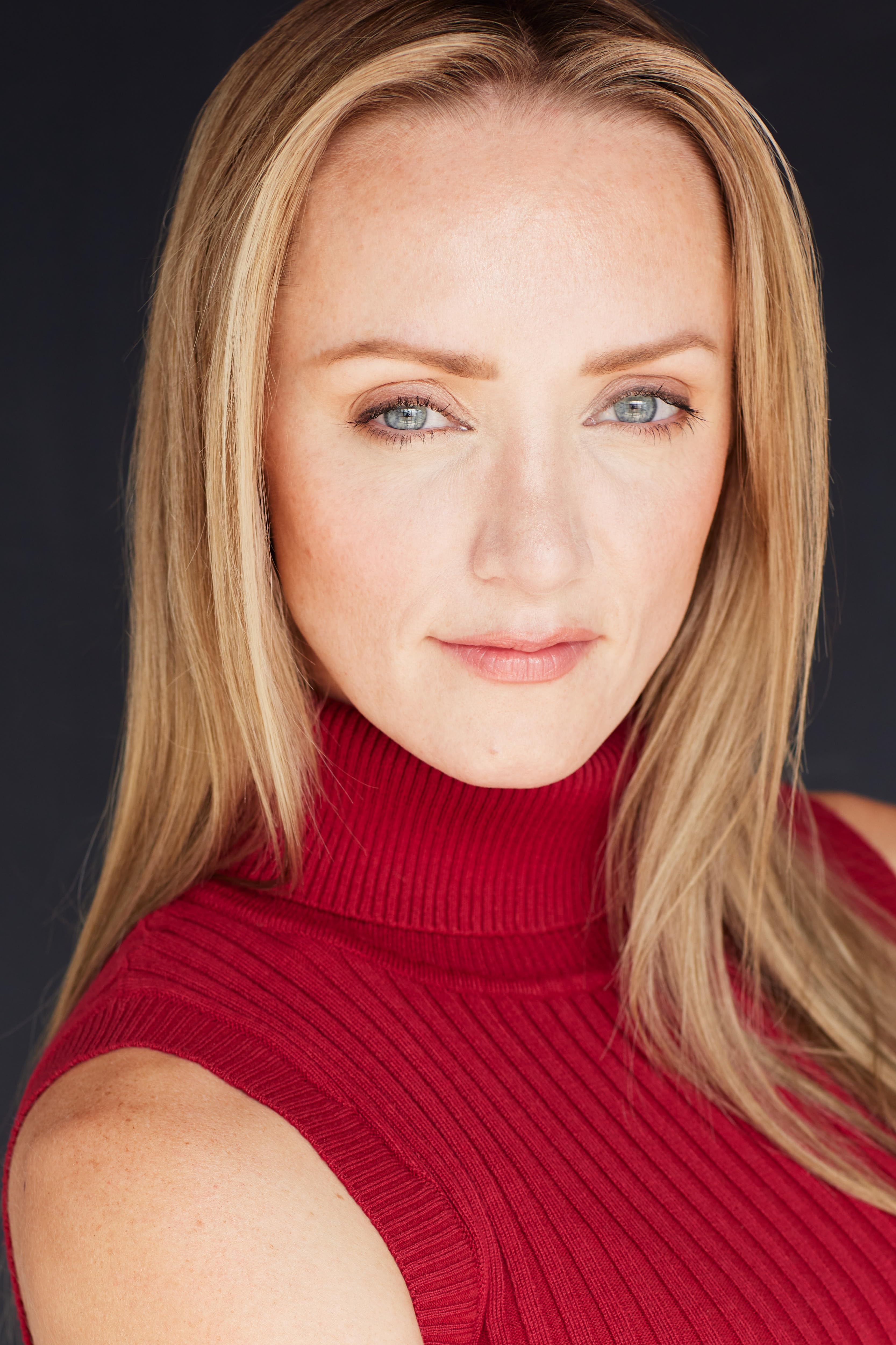 actor Laynee Busse large photo