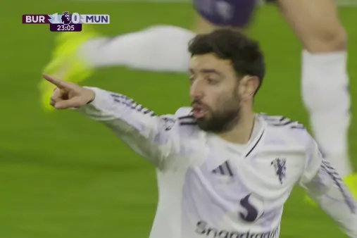 [Highlights] What a shame! Bruno Fernandes' precise 45-degree cross, Šeško's glancing header lacks power