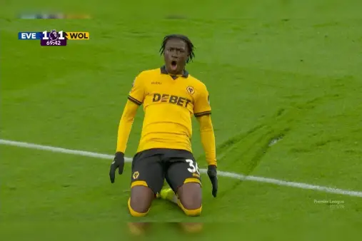 [Goal] Getting better! Matheus Mané makes a forward run to break through the defense and scores with a low shot